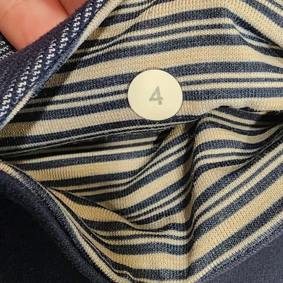 LULULEMON *Special Edition* Wunder Under Crop - Blue/Black/White - Size 4 - Picture 11 of 13